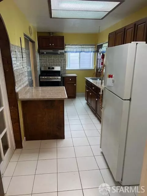 Kitchen - 30 Cotter St, San Francisco, CA 94112 photo 2 of 3