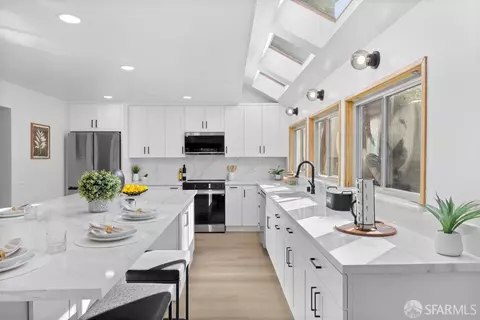 120 La Espiral, Orinda, CA 94563