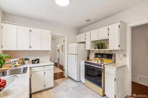 Kitchen - 2262 29th Ave, San Francisco, CA 94116 photo 3 of 4