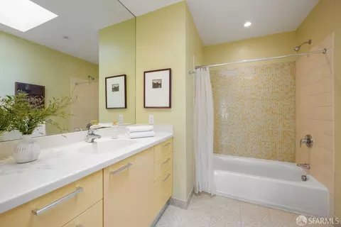 Bath - 4969 17th St, San Francisco, CA 94117 photo 2 of 3