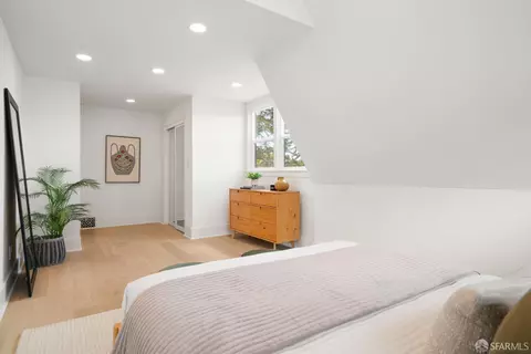 Bedroom - 2533 Grant St, Berkeley, CA 94703 photo 2 of 6
