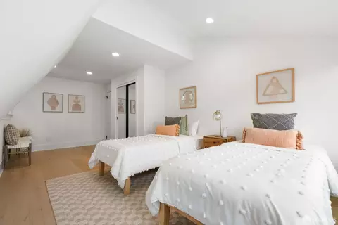 Bedroom - 2533 Grant St, Berkeley, CA 94703 photo 4 of 6