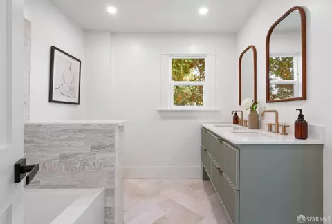 Bath - 2533 Grant St, Berkeley, CA 94703 photo 4 of 4