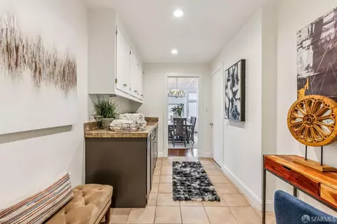 Entry Way - 850 Powell St #202, San Francisco, CA 94115 photo 4 of 7