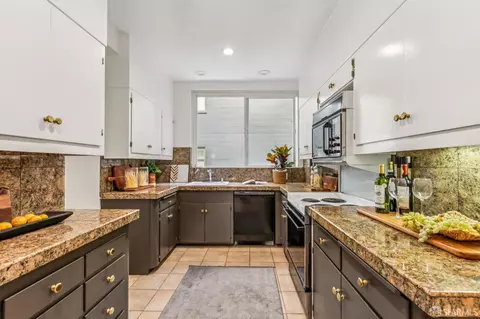 Kitchen - 850 Powell St #202, San Francisco, CA 94115 photo 2 of 4