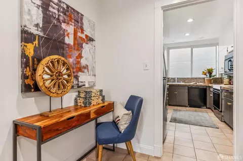 Entry Way - 850 Powell St #202, San Francisco, CA 94115 photo 5 of 7