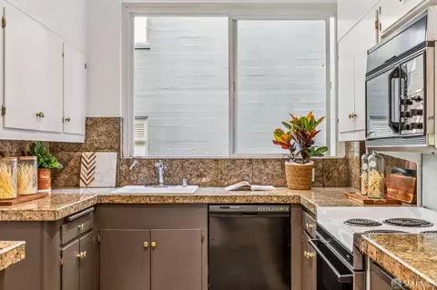 Kitchen - 850 Powell St #202, San Francisco, CA 94115 photo 3 of 4