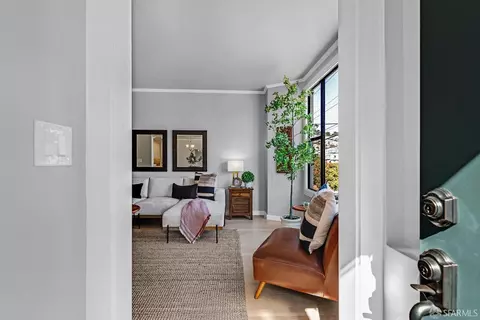 Entry Way - 114 St Charles Ave, San Francisco, CA 94132 photo 1 of 3