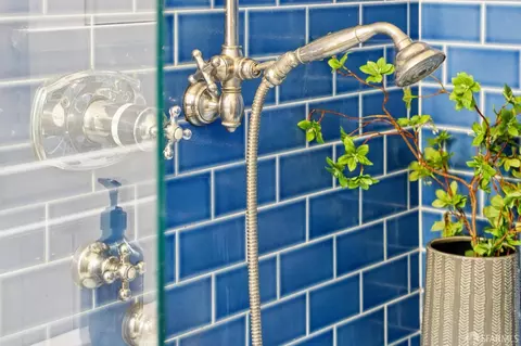 Bath - 856 Baker St, San Francisco, CA 94115 photo 3 of 6