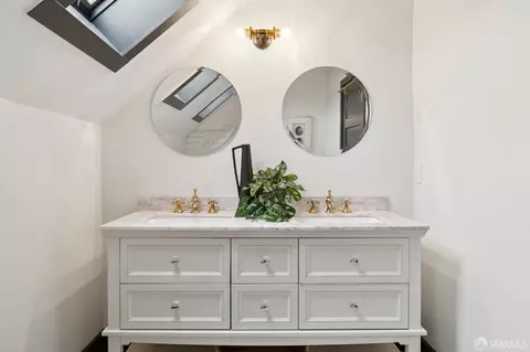 Bath - 856 Baker St, San Francisco, CA 94115 photo 5 of 6
