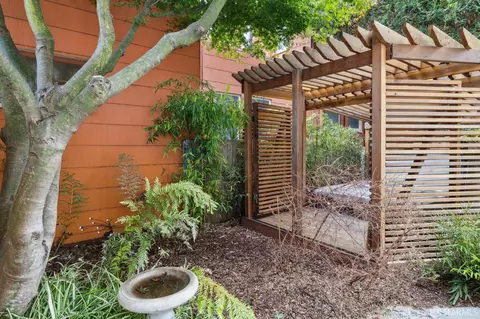 Exterior - 856 Baker St, San Francisco, CA 94115 photo 7 of 22