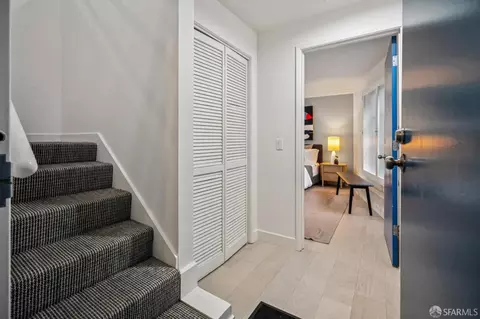 Entry Way - 672 Corbett Ave #C, San Francisco, CA 94114 photo 6 of 8