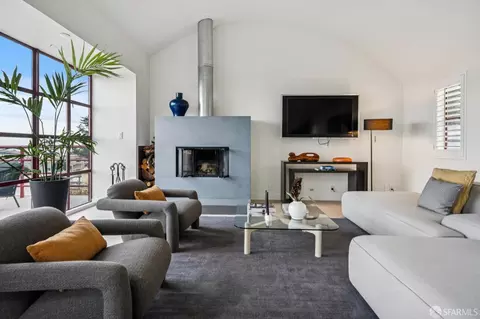 Living - 672 Corbett Ave #C, San Francisco, CA 94114 photo 5 of 7