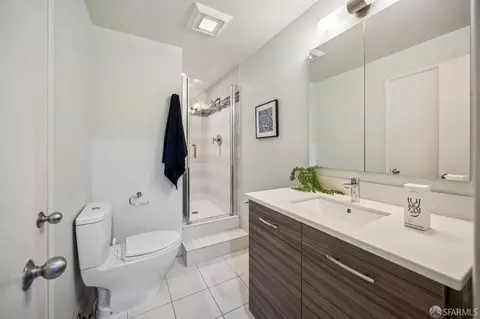 Bath - 672 Corbett Ave #C, San Francisco, CA 94114 photo 1 of 9