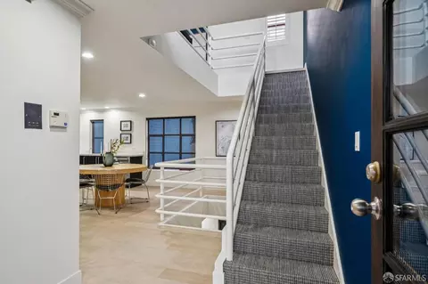 Entry Way - 672 Corbett Ave #C, San Francisco, CA 94114 photo 3 of 8