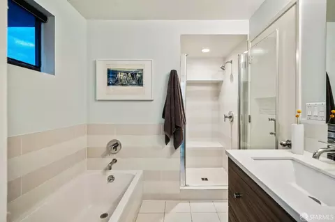 Bath - 672 Corbett Ave #C, San Francisco, CA 94114 photo 6 of 9
