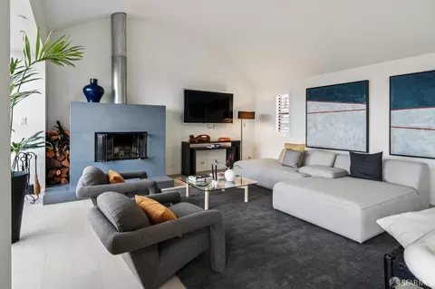 Living - 672 Corbett Ave #C, San Francisco, CA 94114 photo 6 of 7