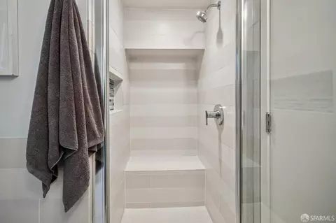 Bath - 672 Corbett Ave #C, San Francisco, CA 94114 photo 7 of 9