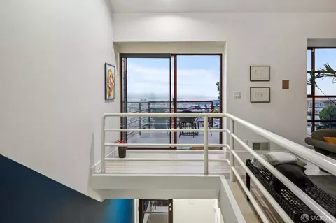 Entry Way - 672 Corbett Ave #C, San Francisco, CA 94114 photo 2 of 8
