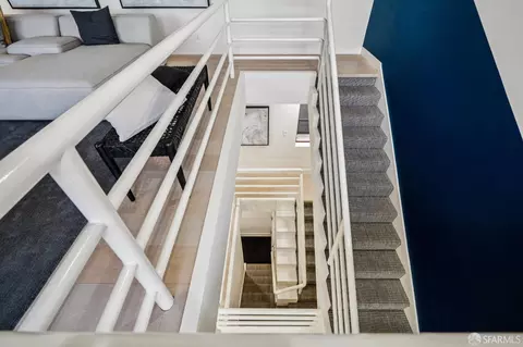 Entry Way - 672 Corbett Ave #C, San Francisco, CA 94114 photo 7 of 8