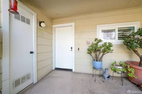 150 Farm Ln, Martinez, CA 94553 photo 3