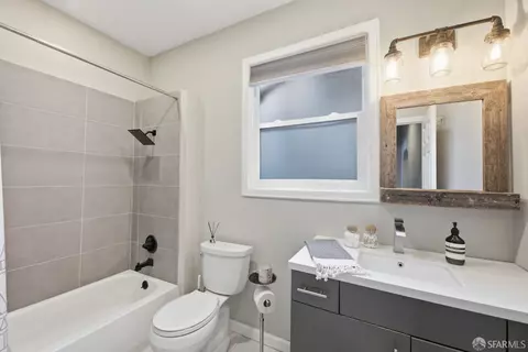 Bath - 1484 Newcomb Ave, San Francisco, CA 94124 photo 1 of 3