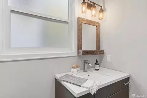 Bath - 1484 Newcomb Ave, San Francisco, CA 94124 photo 2 of 3