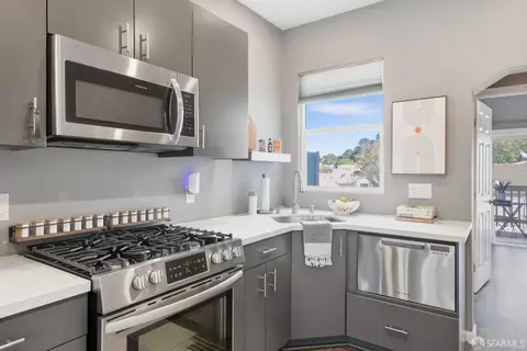 Kitchen - 1484 Newcomb Ave, San Francisco, CA 94124 photo 4 of 4