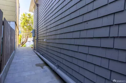 Entry Way - 1484 Newcomb Ave, San Francisco, CA 94124 photo 4 of 7
