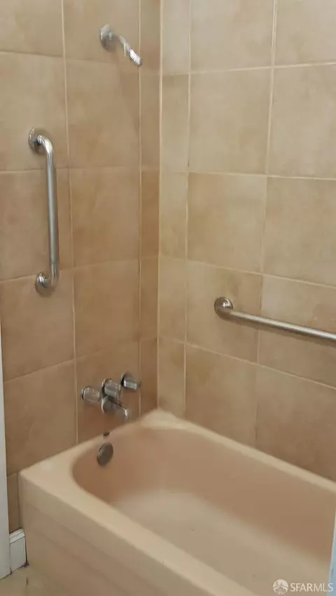 Bath - 4229 21st St, San Francisco, CA 94114 photo 2 of 2
