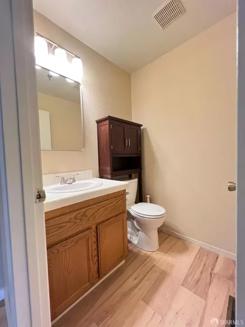 Bath - 945 Fassler Ave, Pacifica, CA 94044 photo 1 of 5