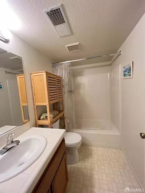 Bath - 945 Fassler Ave, Pacifica, CA 94044 photo 2 of 5