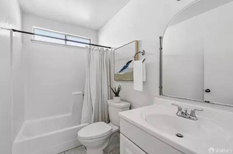 Bath - 141 Edgewater Pl, Pittsburg, CA 94565 photo 2 of 4