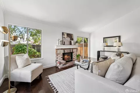 Living - 141 Edgewater Pl, Pittsburg, CA 94565 photo 3 of 4