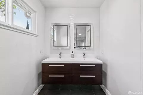 Bath - 141 Edgewater Pl, Pittsburg, CA 94565 photo 3 of 4