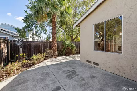 Exterior - 141 Edgewater Pl, Pittsburg, CA 94565 photo 3 of 4