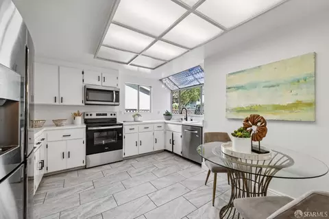 Kitchen - 141 Edgewater Pl, Pittsburg, CA 94565 photo 3 of 7