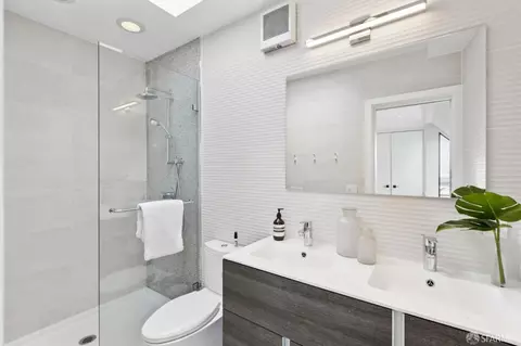 Bath - 4335 Cesar Chavez St, San Francisco, CA 94131 photo 3 of 3