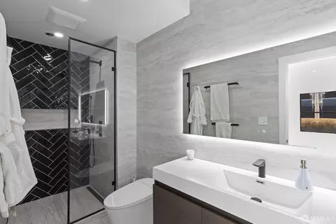 Bath - 1812 20th St, San Francisco, CA 94107 photo 1 of 2
