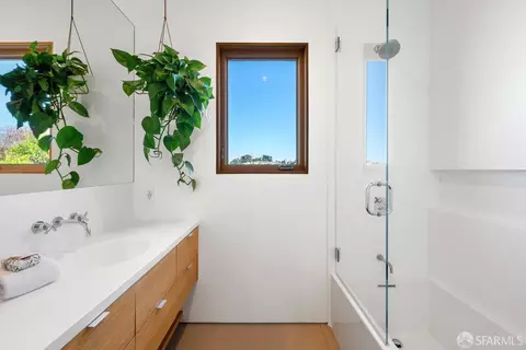 Bath - 550 9th Ave, San Francisco, CA 94118 photo 3 of 4