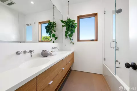 Bath - 550 9th Ave, San Francisco, CA 94118 photo 2 of 4