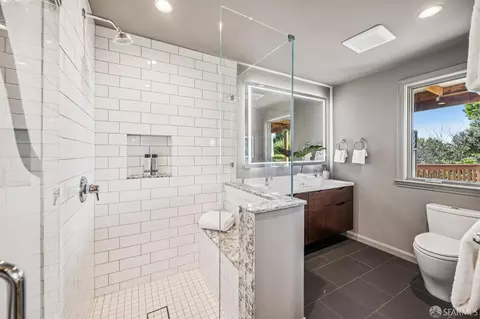 Bath - 47 Melrose Ave, San Francisco, CA 94131 photo 2 of 3