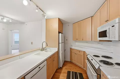 Kitchen - 1483 Sutter St #405, San Francisco, CA 94109 photo 3 of 6