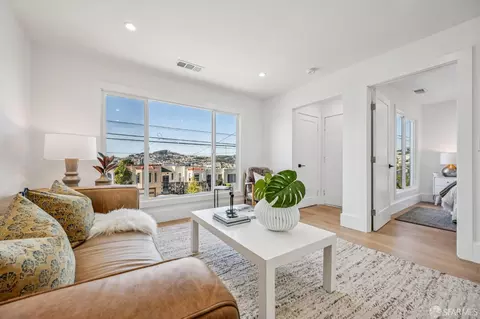 271 Prague St, San Francisco, CA 94112 photo 4