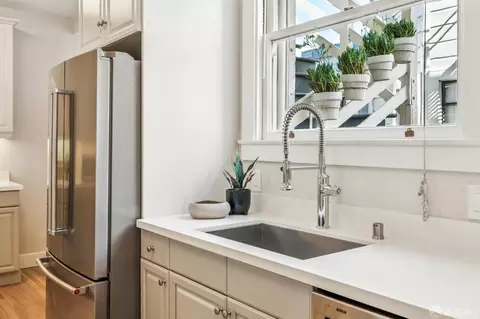 Kitchen - 2522 Chestnut St, San Francisco, CA 94123 photo 2 of 7
