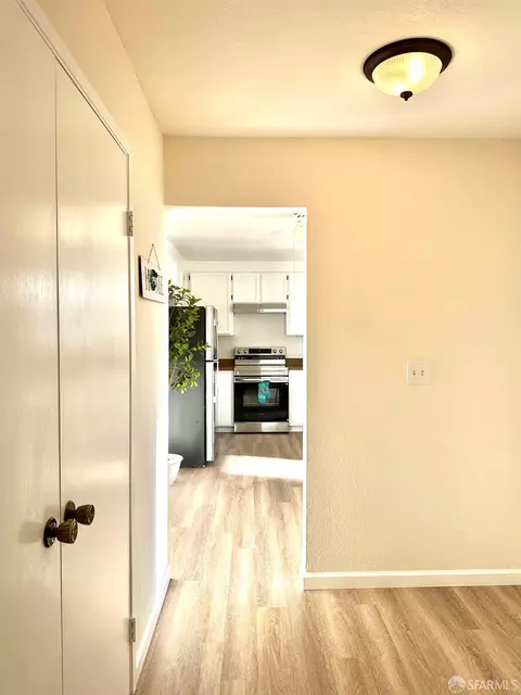 Entry Way - 2340 Sequoia Dr, Antioch, CA 94509 photo 4 of 5