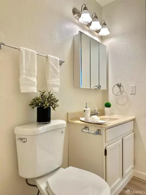 Bath - 2340 Sequoia Dr, Antioch, CA 94509 photo 2 of 4
