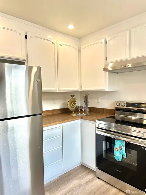 Kitchen - 2340 Sequoia Dr, Antioch, CA 94509 photo 2 of 3