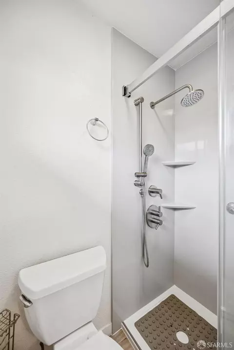 Bath - 51 Kiska Rd, San Francisco, CA 94124 photo 4 of 4