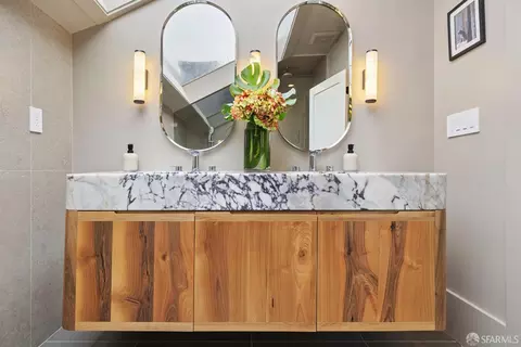 Bath - 3983 19th St, San Francisco, CA 94114 photo 7 of 10